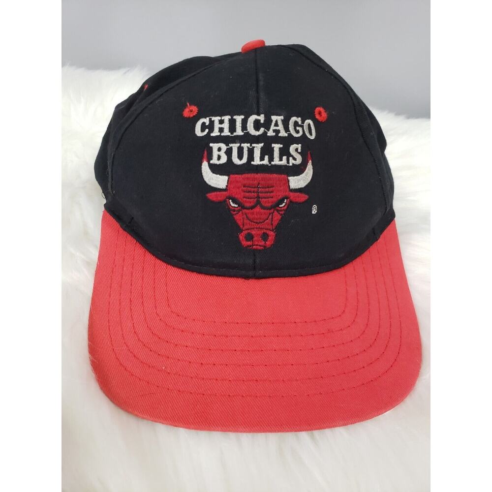 VINTAGE Chicago Bulls Hat Cap Drew Pearson Snap Back Black Red Basketball NBA